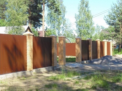 Монтаж забора из металлопрофия в Заславле