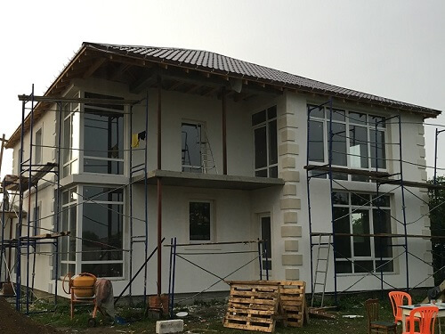 Отделка фасада дома штукатуркой в Заславле