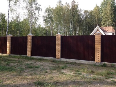 Установка забора из металлопрофиля в Заславле
