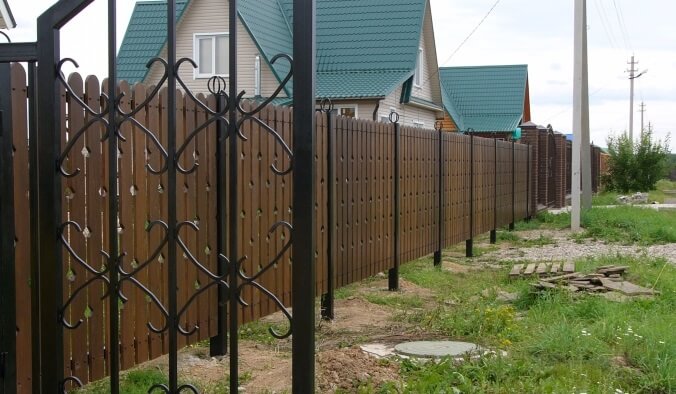 Строительство забора из дерева в Заславле